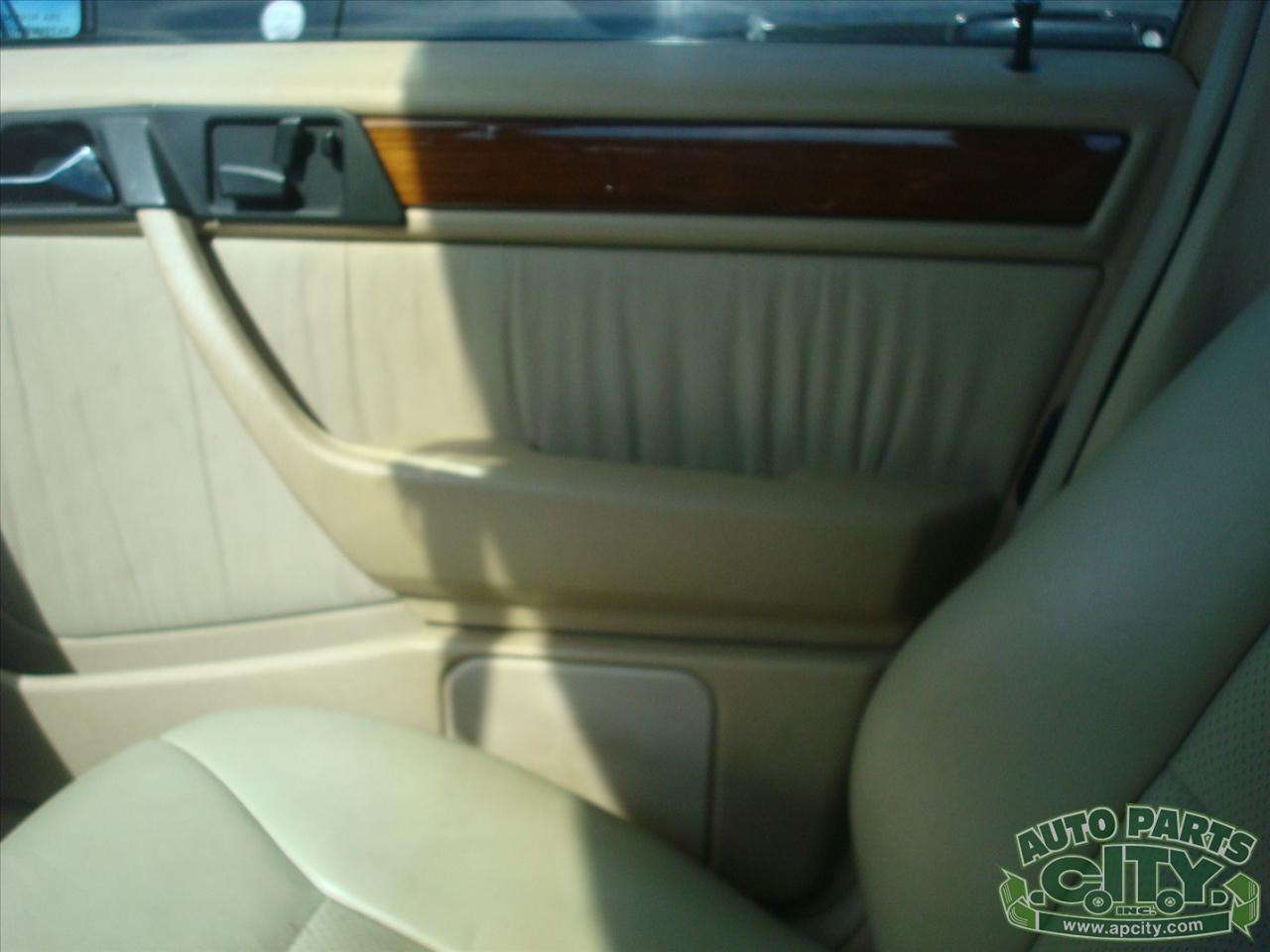 Mercedes-Benz 300 E sedan 1990