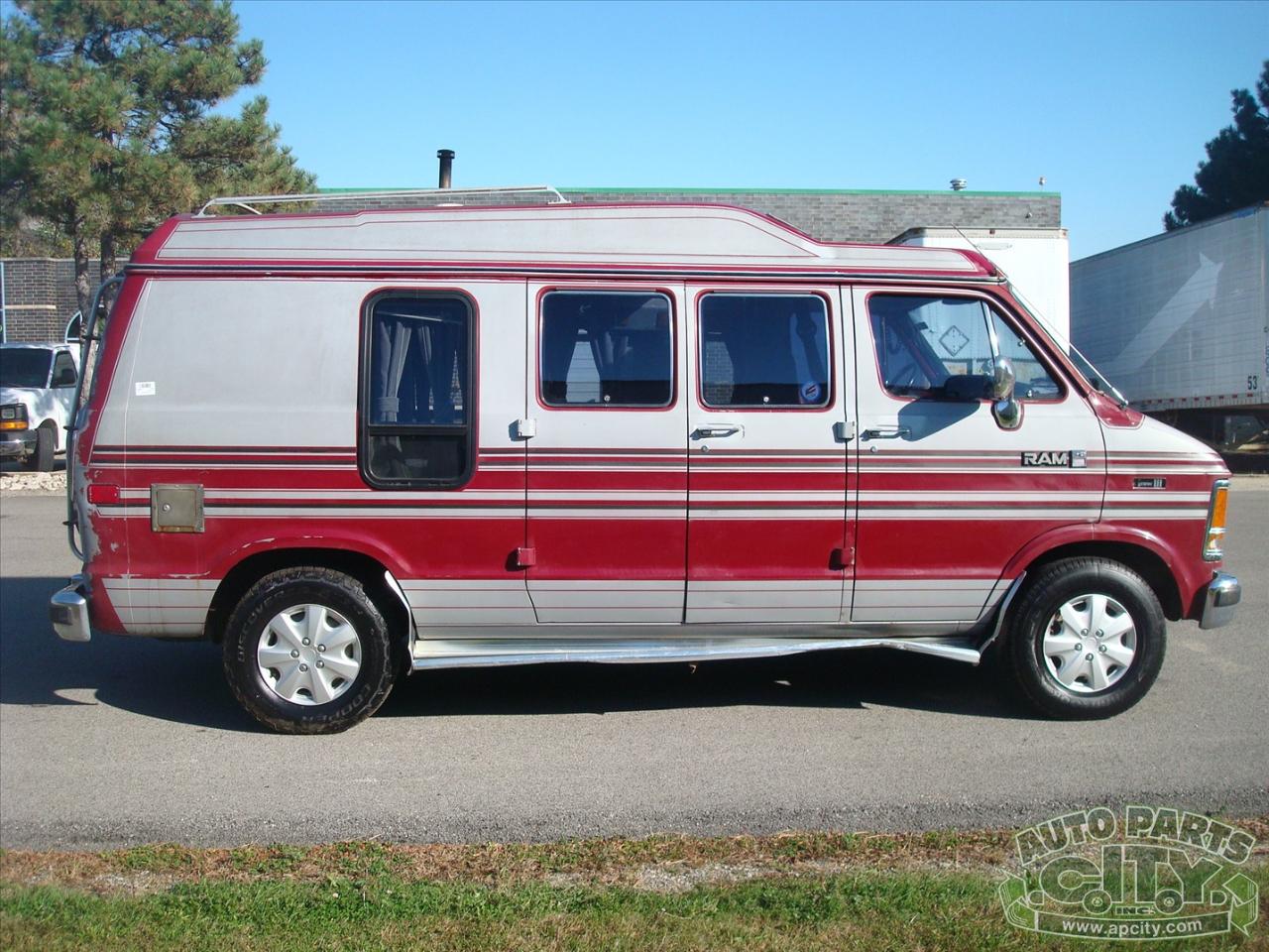 Dodge Ram Van B250 1988