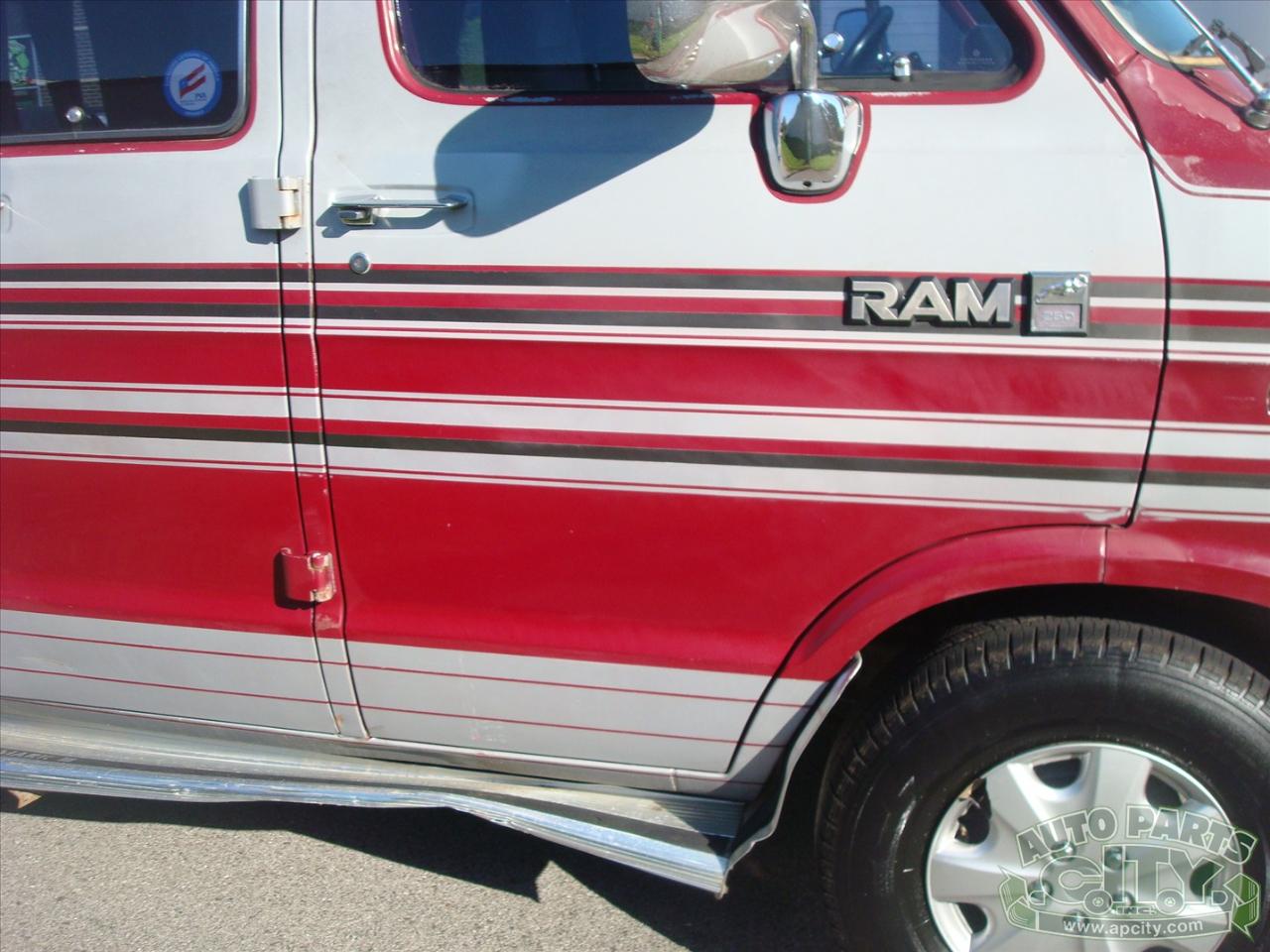 Dodge Ram Van B250 1988