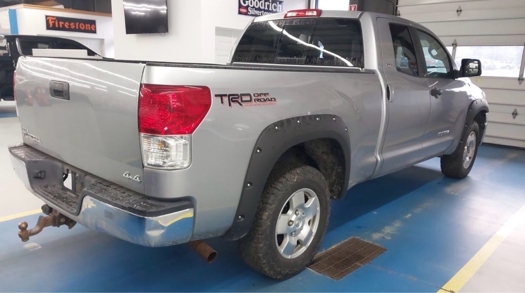 Toyota Tundra Tundra-Grade 5.7L Double Cab 4WD 2011