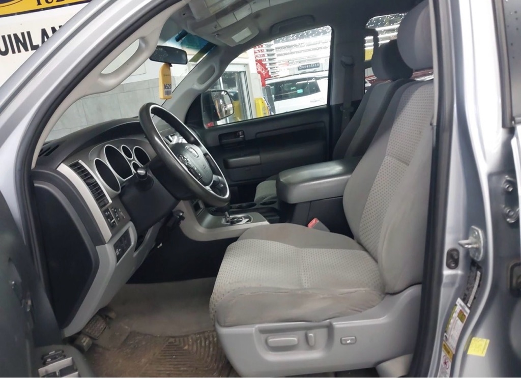 Toyota Tundra Tundra-Grade 5.7L Double Cab 4WD 2011