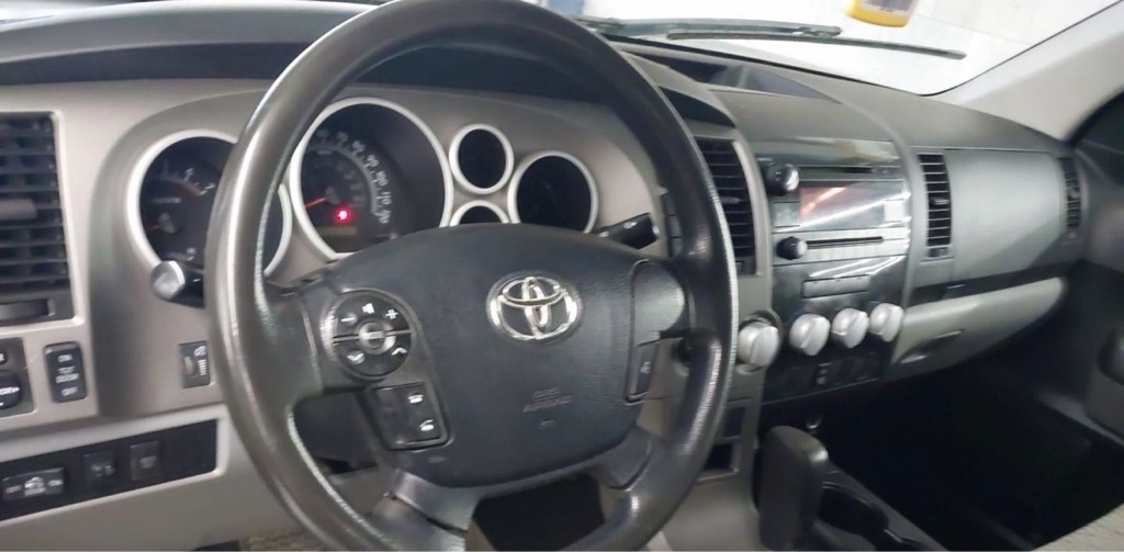 Toyota Tundra Tundra-Grade 5.7L Double Cab 4WD 2011