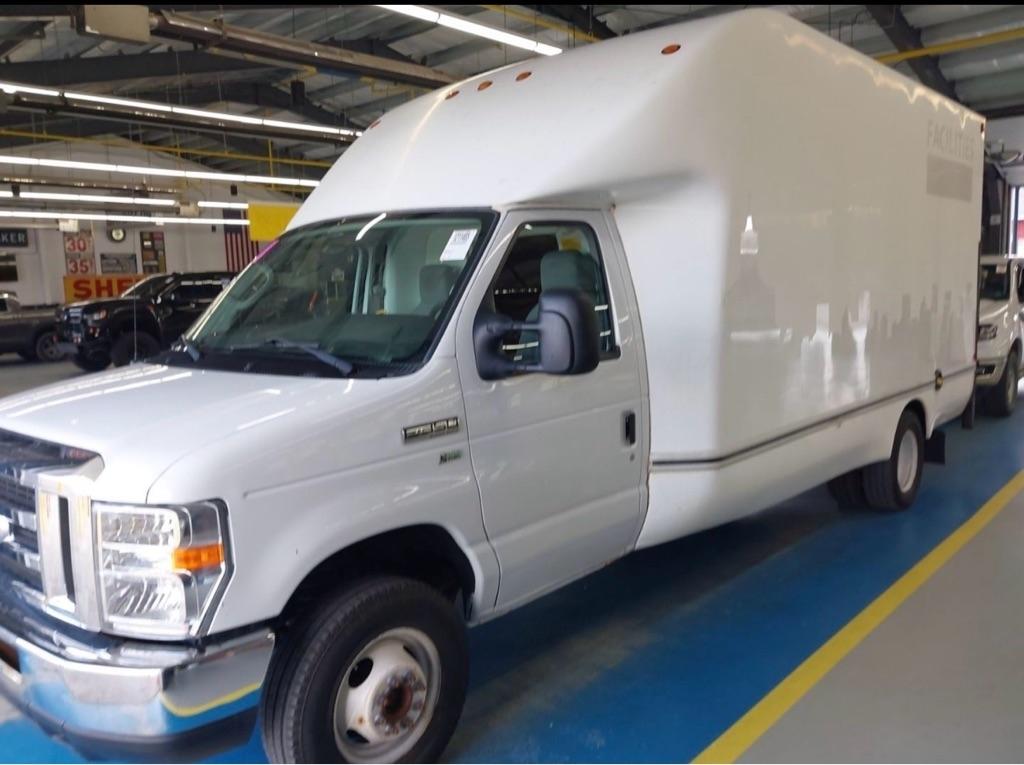 2015 Ford Econoline E-350 Super Duty