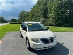 2005 Chrysler Town & Country 