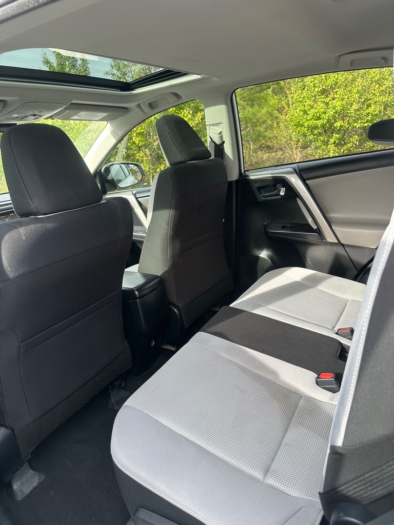 Toyota RAV4 XLE FWD 2018