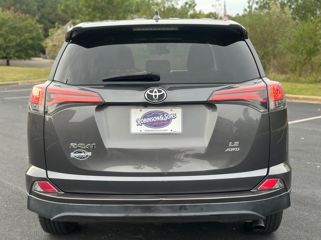 Toyota RAV4 LE AWD 2018