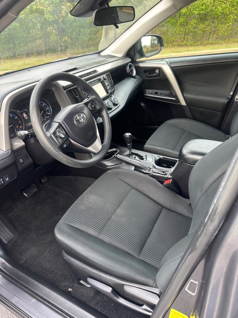 Toyota RAV4 LE AWD 2018