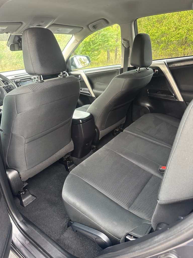 Toyota RAV4 LE AWD 2018