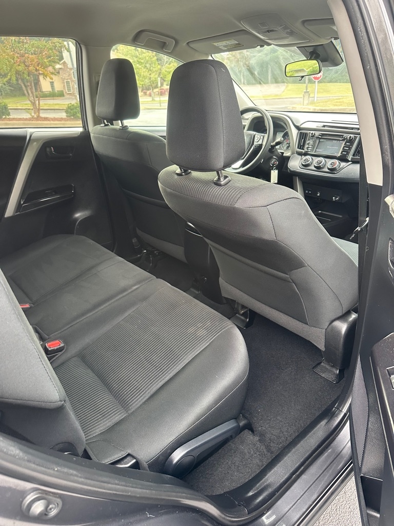 Toyota RAV4 LE AWD 2018