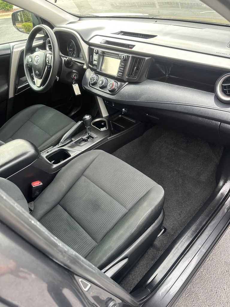 Toyota RAV4 LE AWD 2018