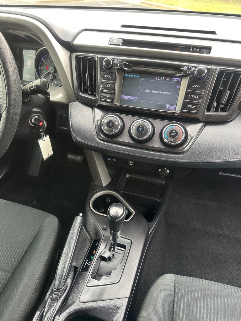 Toyota RAV4 LE AWD 2018