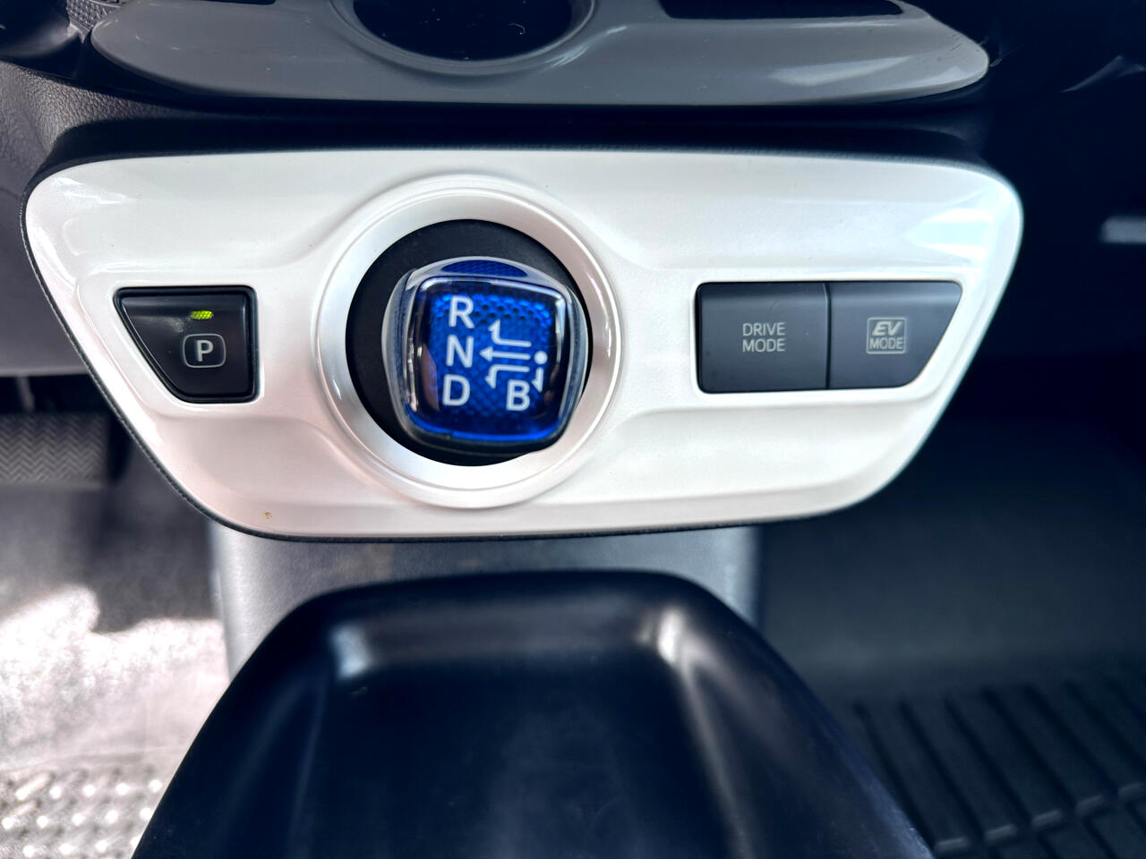 Toyota Prius Two 2018 Toyota Prius Two 2018