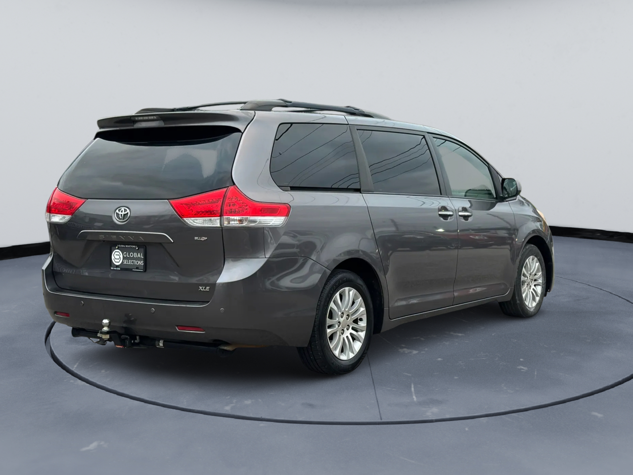 Toyota Sienna XLE FWD 8-Passenger V6 2014