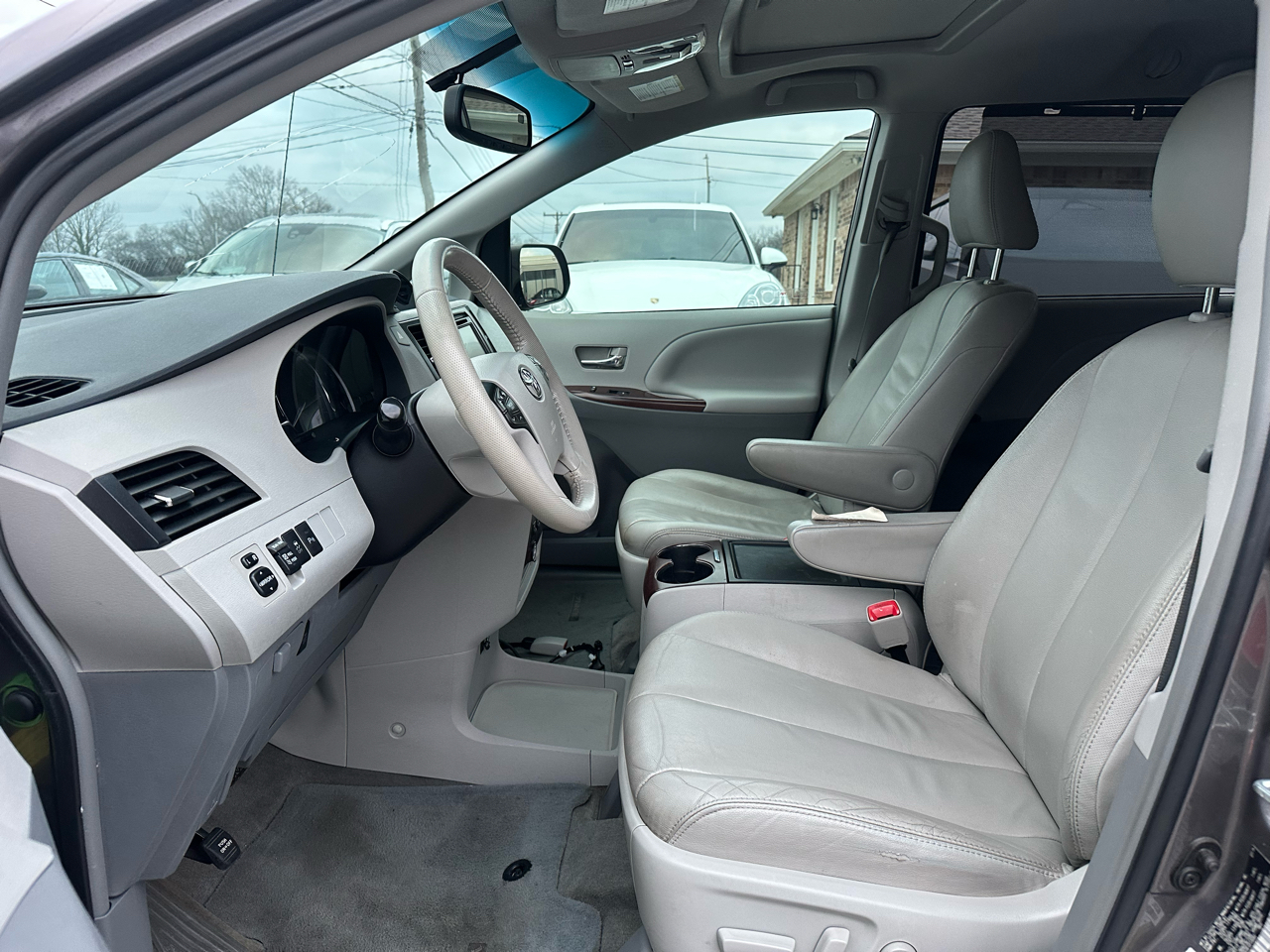 Toyota Sienna XLE FWD 8-Passenger V6 2014