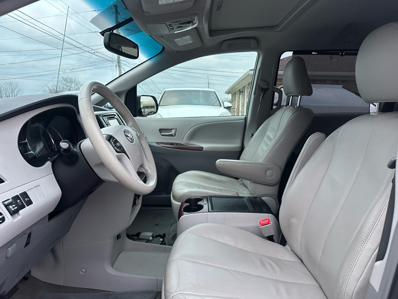Toyota Sienna XLE FWD 8-Passenger V6 2014