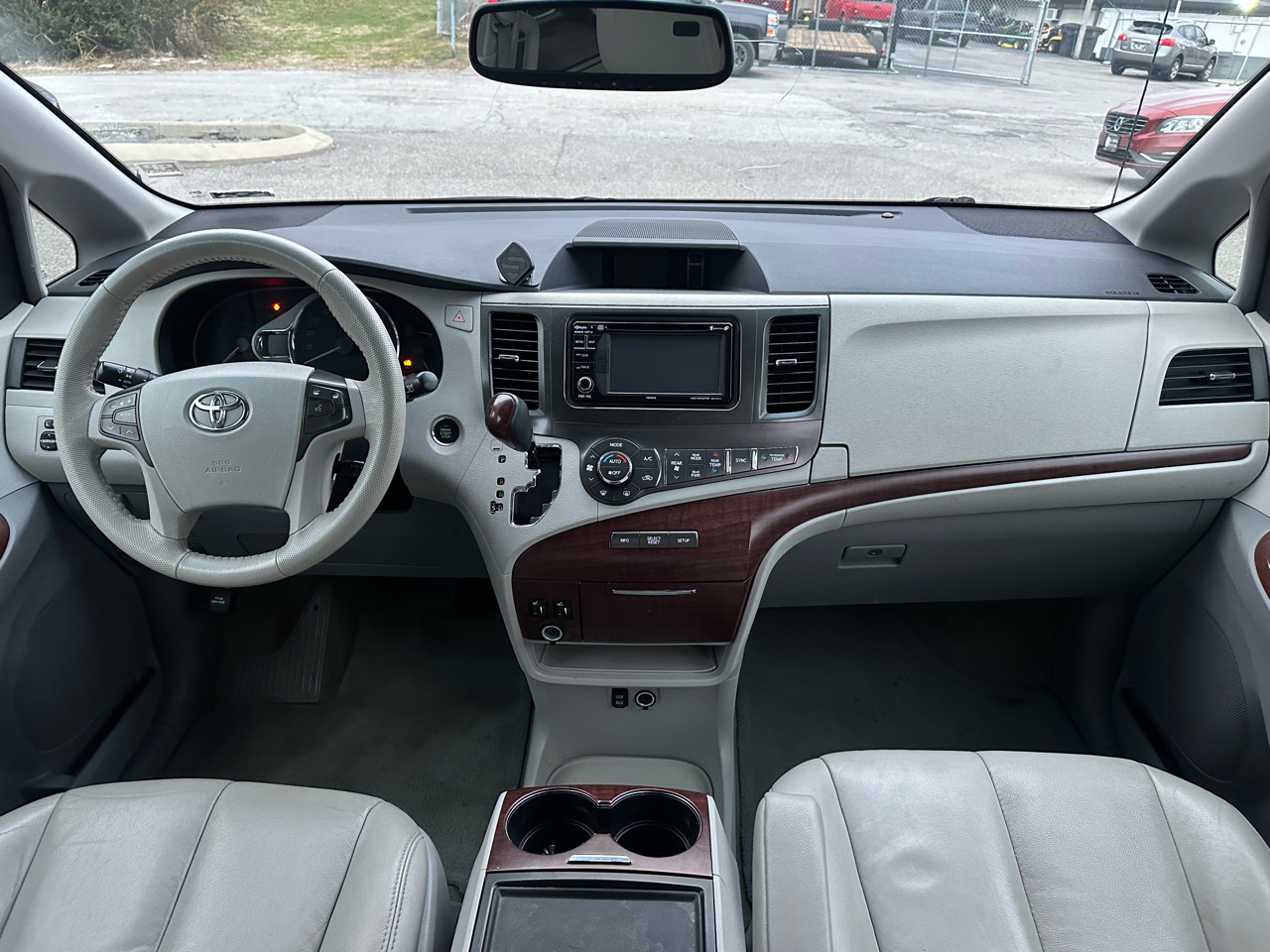 Toyota Sienna XLE FWD 8-Passenger V6 2014