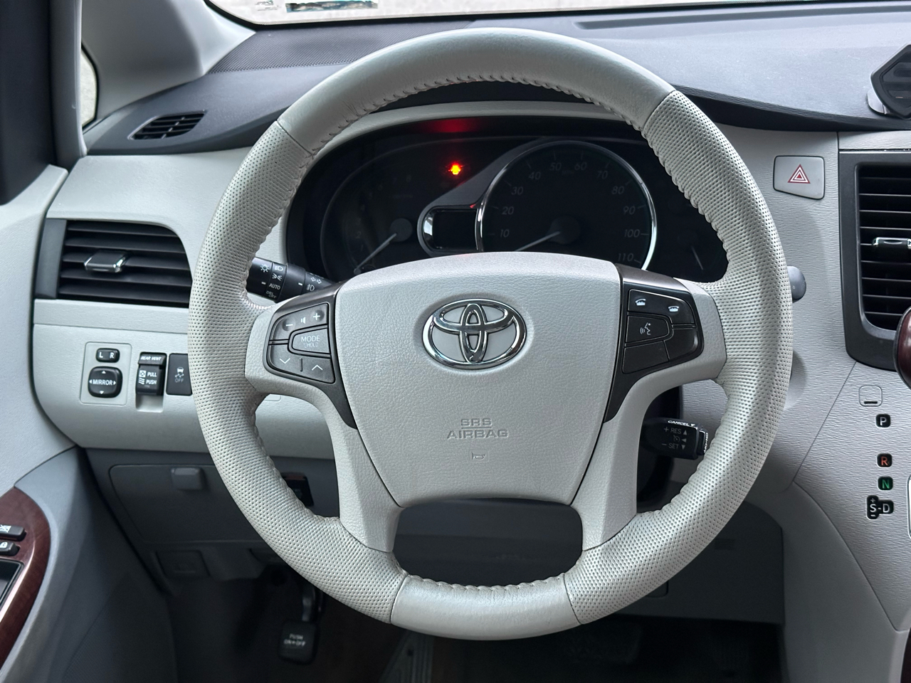 Toyota Sienna XLE FWD 8-Passenger V6 2014