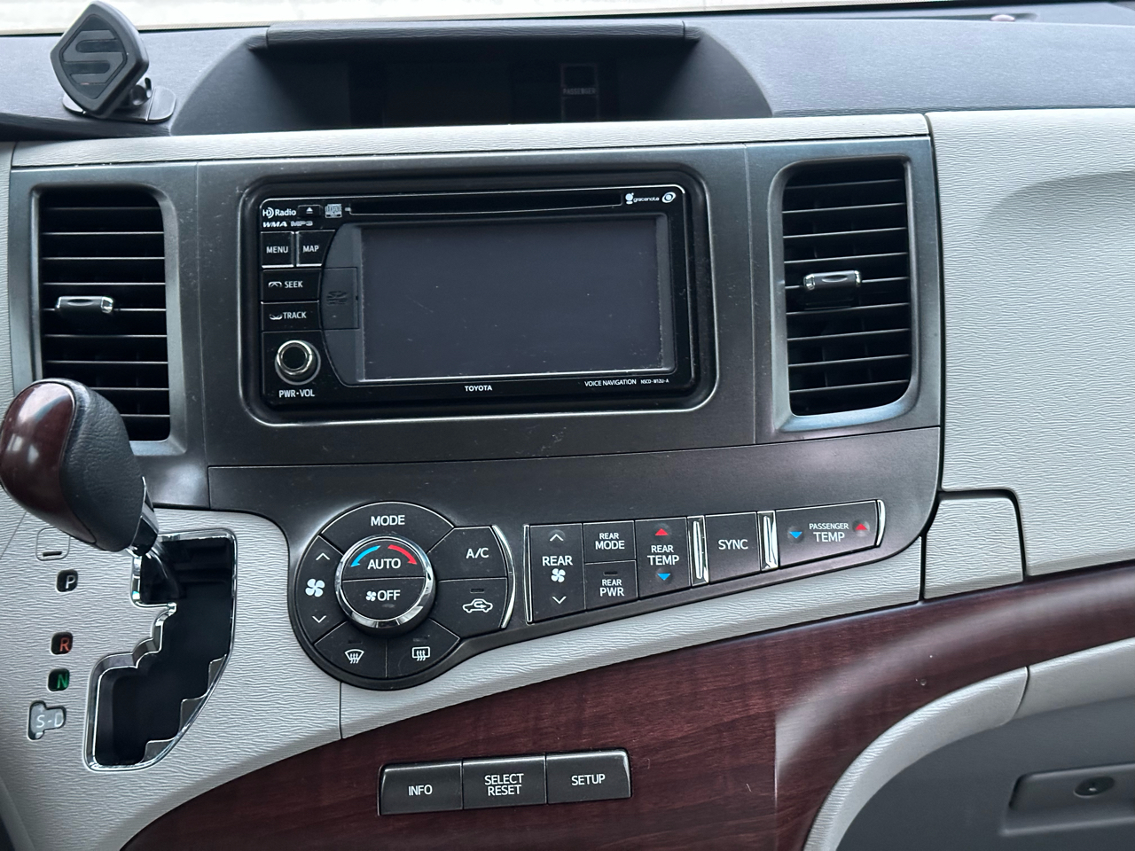 Toyota Sienna XLE FWD 8-Passenger V6 2014