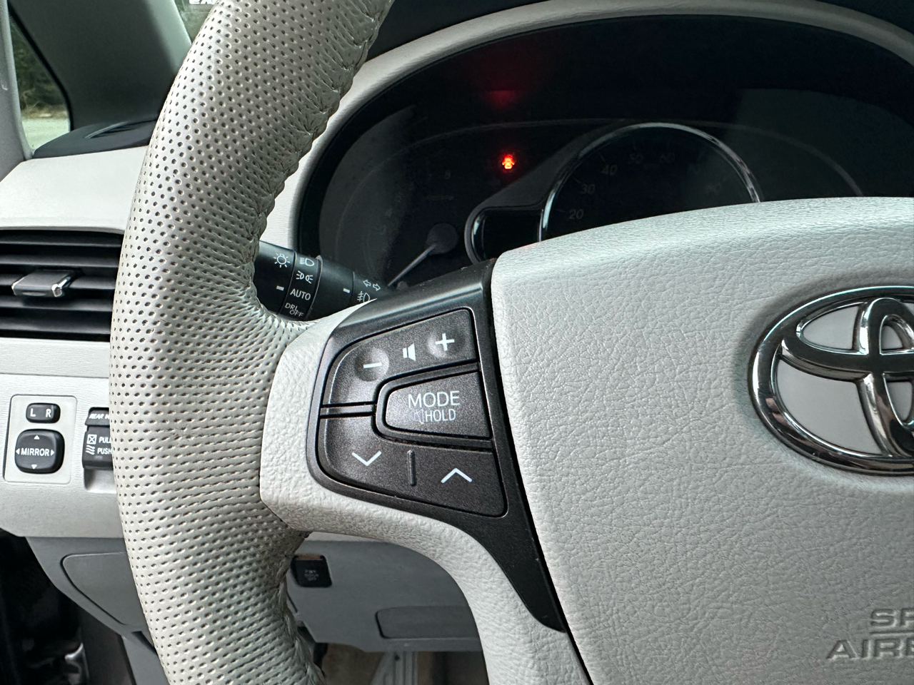 Toyota Sienna XLE FWD 8-Passenger V6 2014