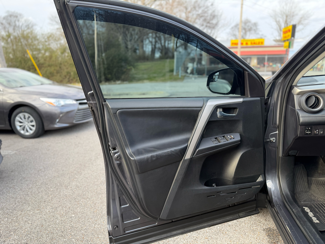 Toyota RAV4 XLE AWD 2017