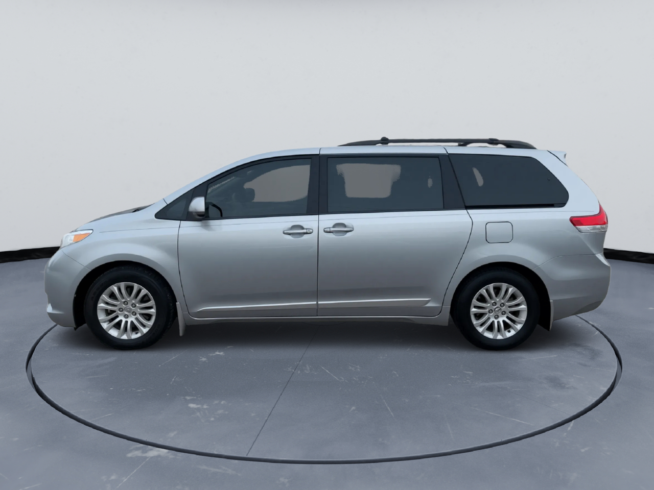 Toyota Sienna XLE FWD 8-Passenger V6 2014