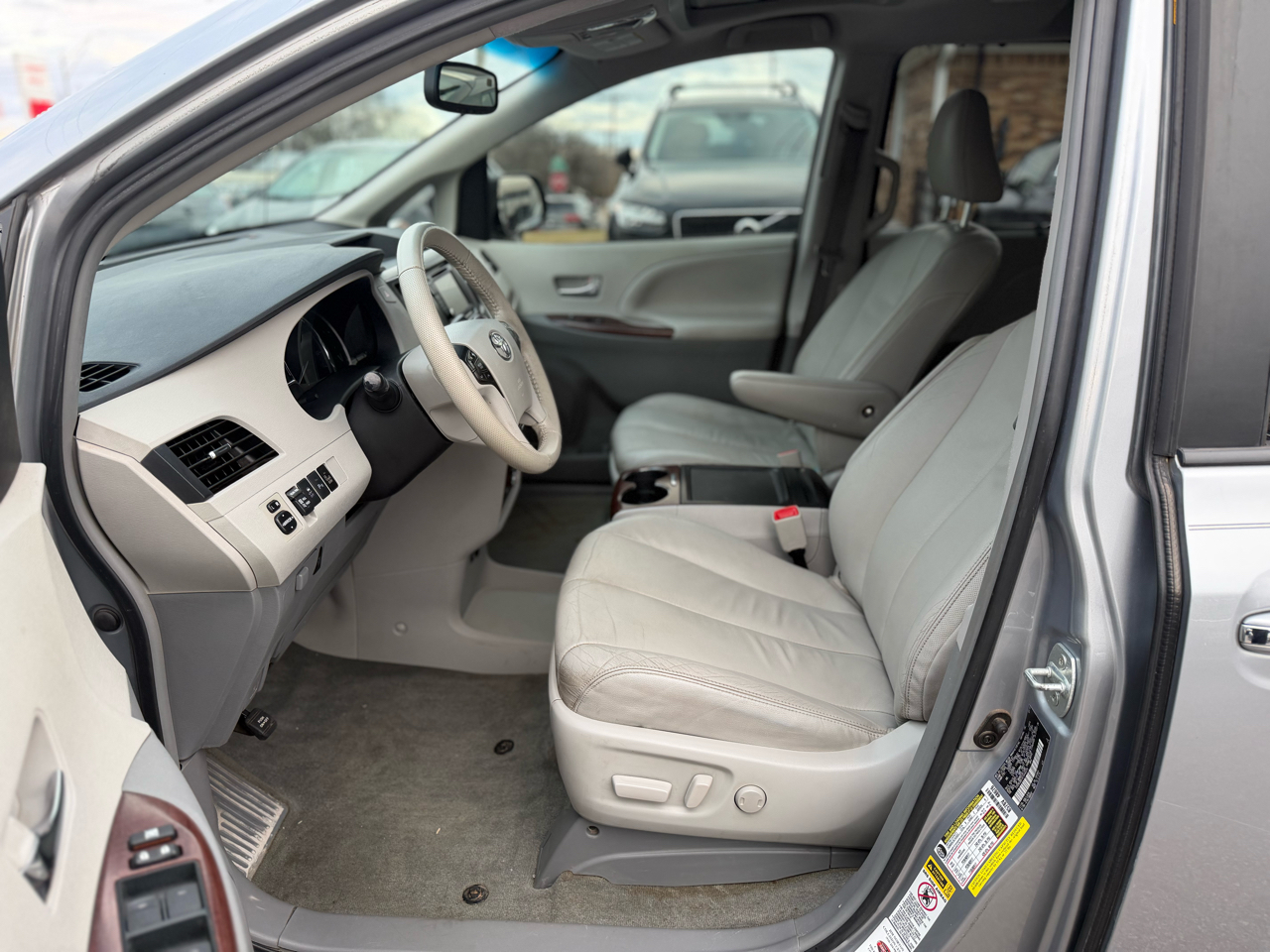 Toyota Sienna XLE FWD 8-Passenger V6 2014