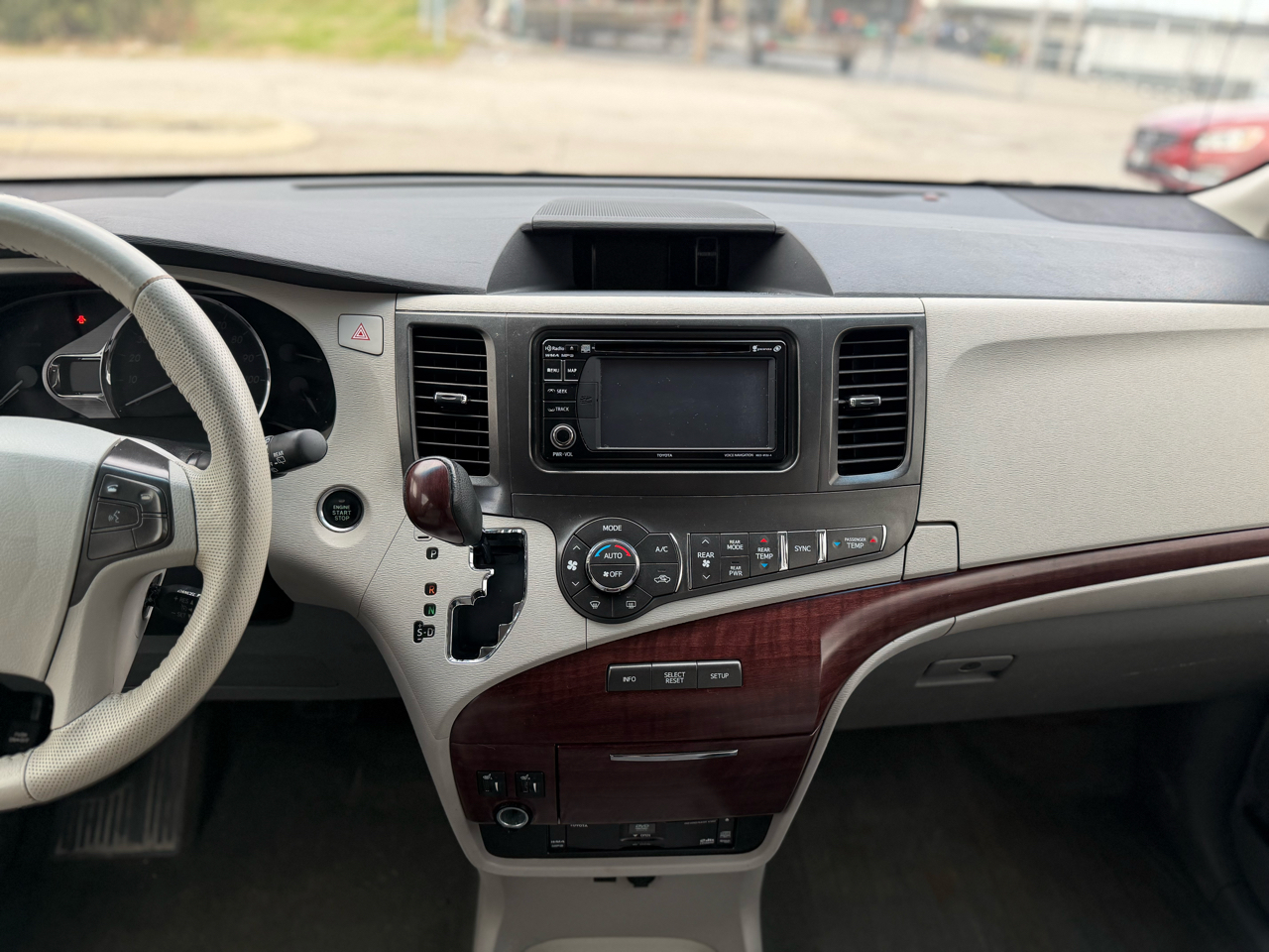 Toyota Sienna XLE FWD 8-Passenger V6 2014