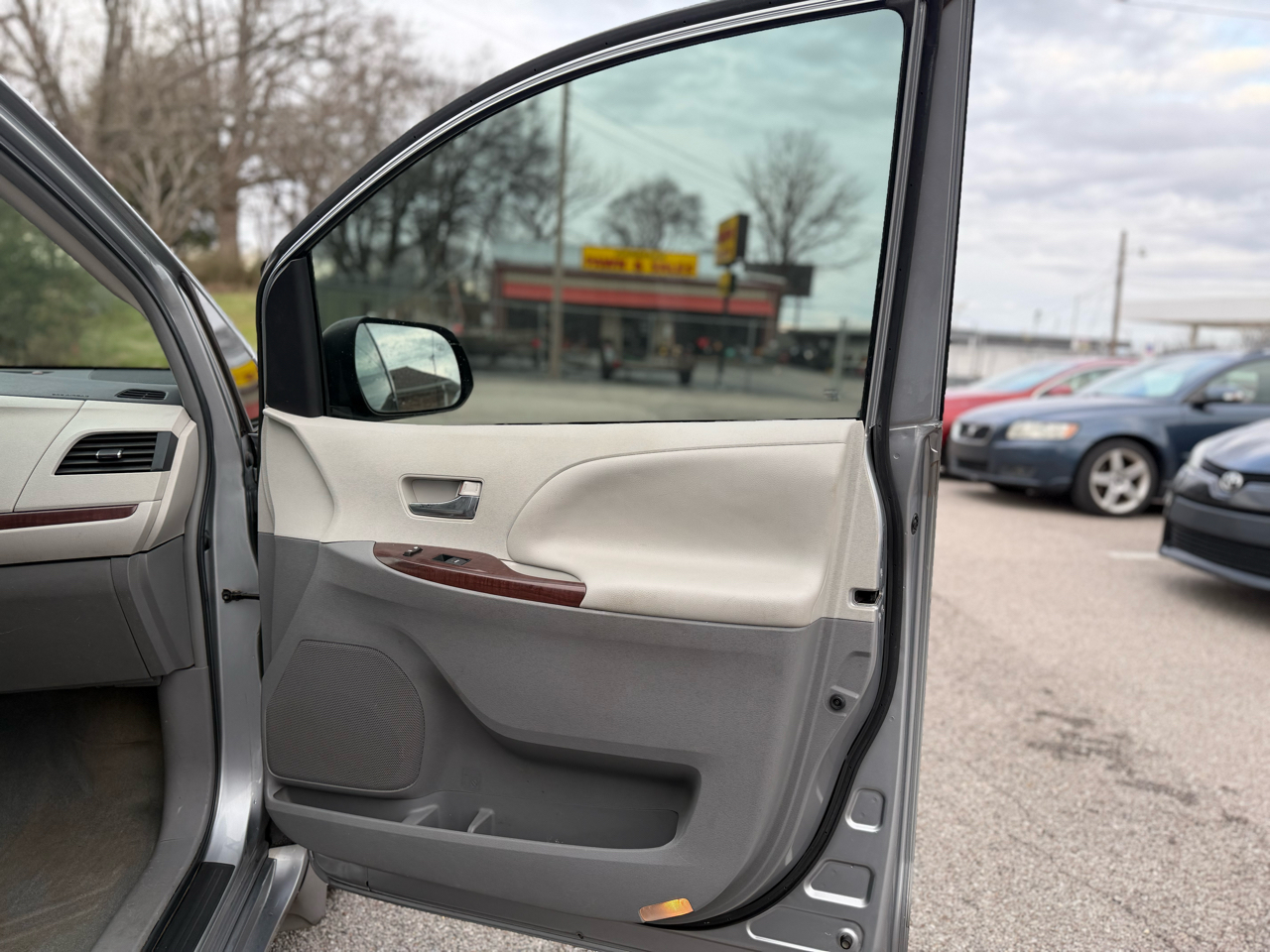 Toyota Sienna XLE FWD 8-Passenger V6 2014