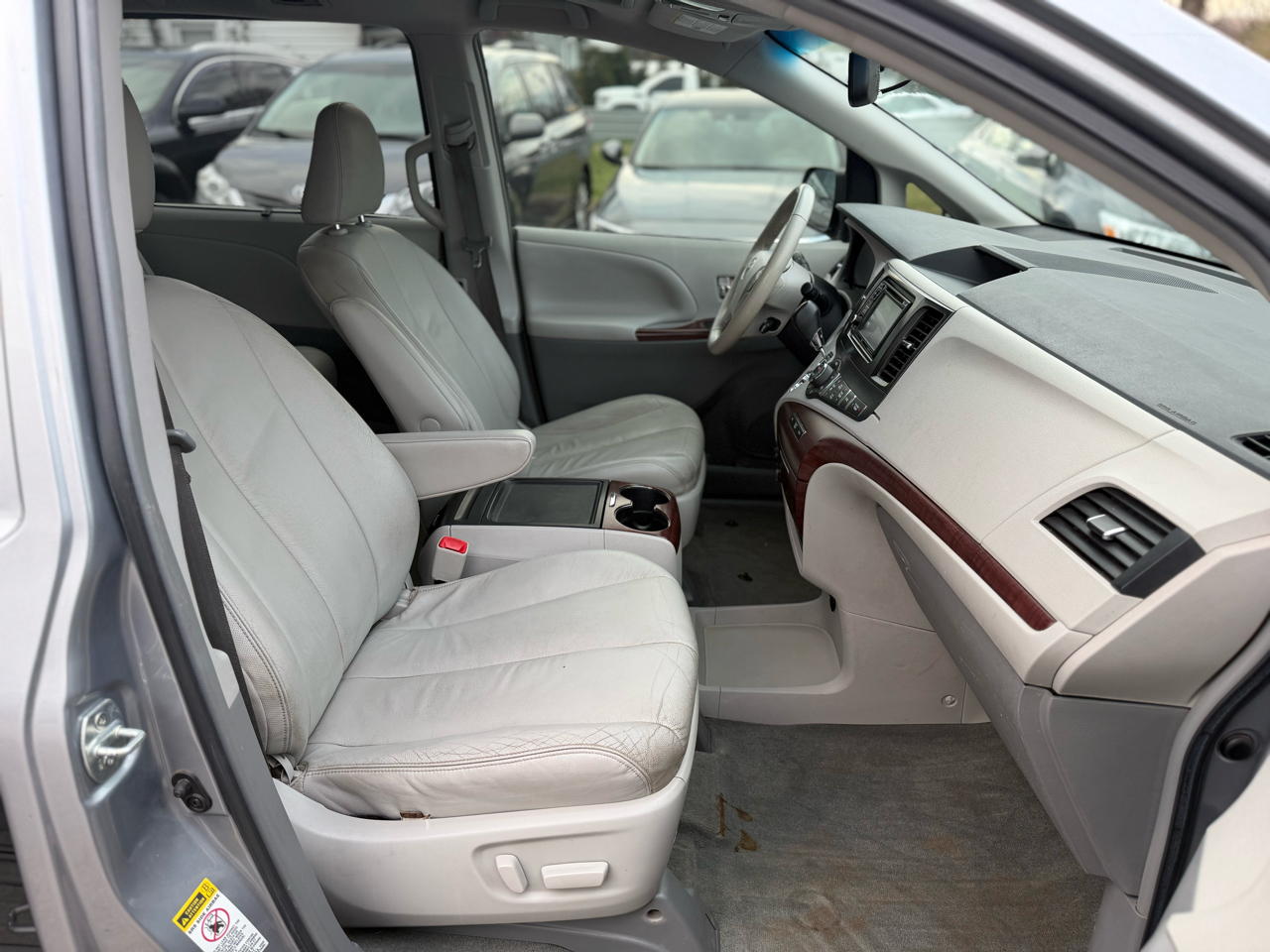 Toyota Sienna XLE FWD 8-Passenger V6 2014