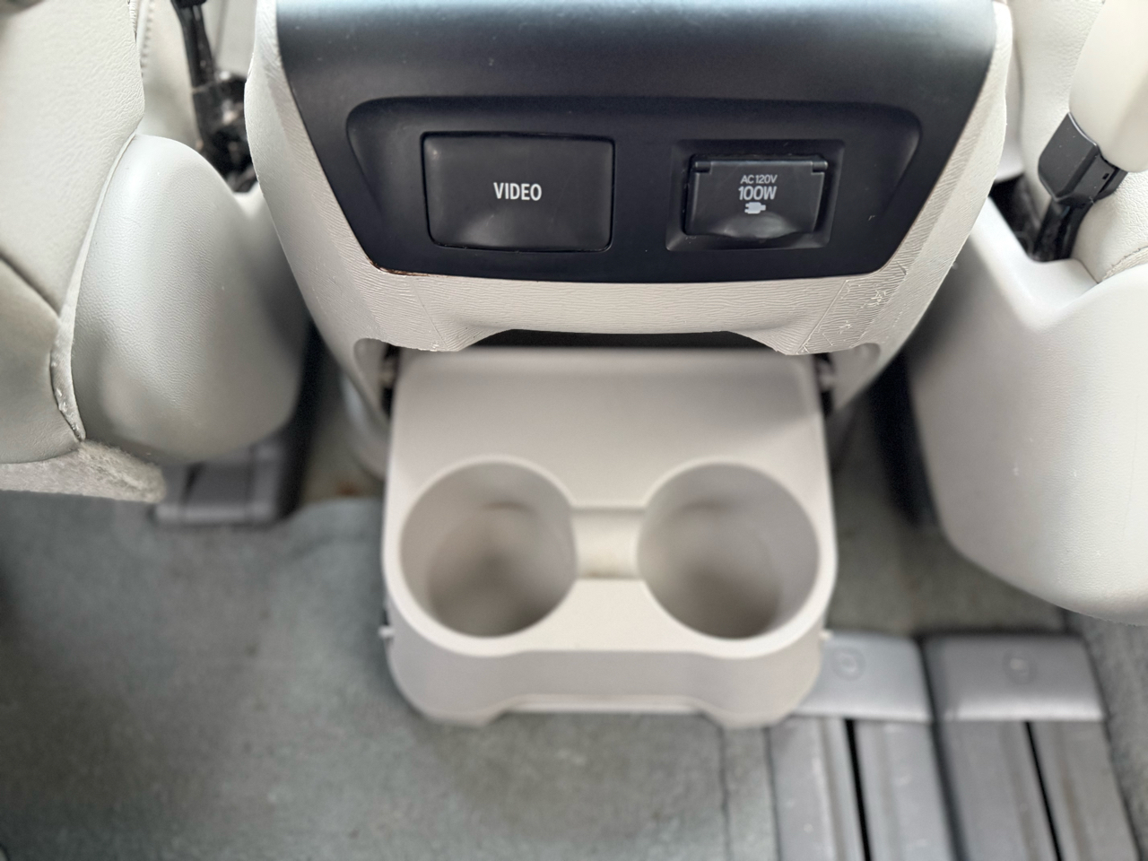 Toyota Sienna XLE FWD 8-Passenger V6 2014