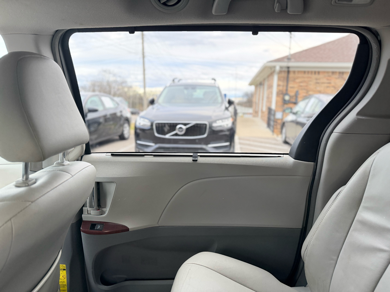 Toyota Sienna XLE FWD 8-Passenger V6 2014