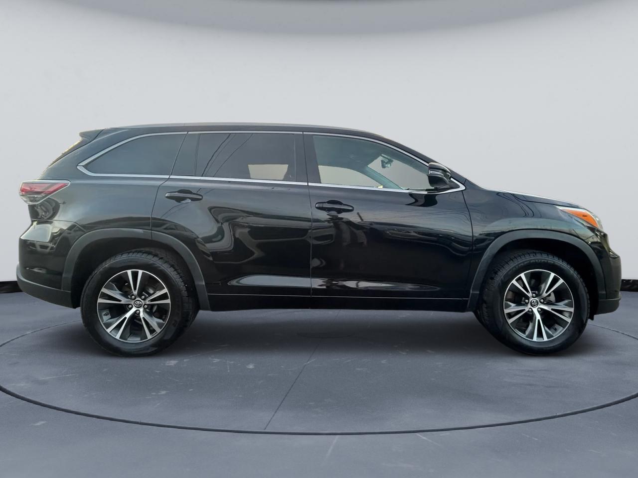 Toyota Highlander XLE FWD V6 2016