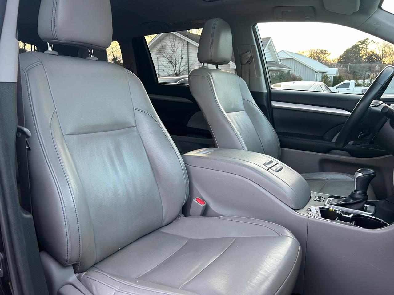 Toyota Highlander XLE FWD V6 2016