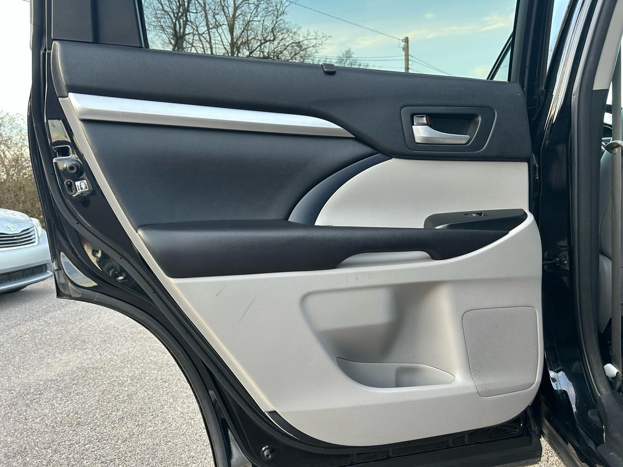 Toyota Highlander XLE FWD V6 2016