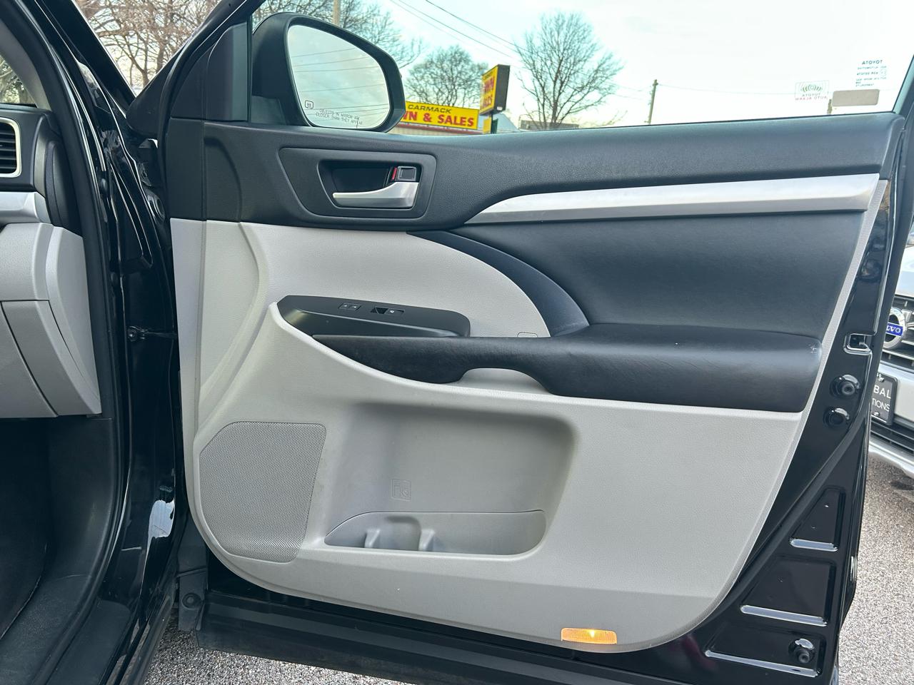 Toyota Highlander XLE FWD V6 2016