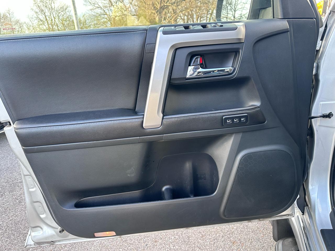 Toyota 4Runner SR5 4WD 2015