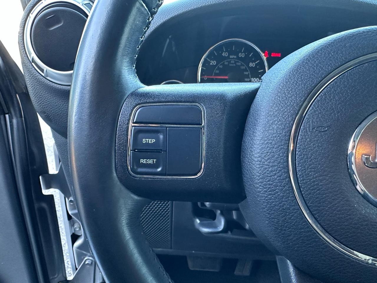 Jeep Wrangler Sahara 4WD 2013