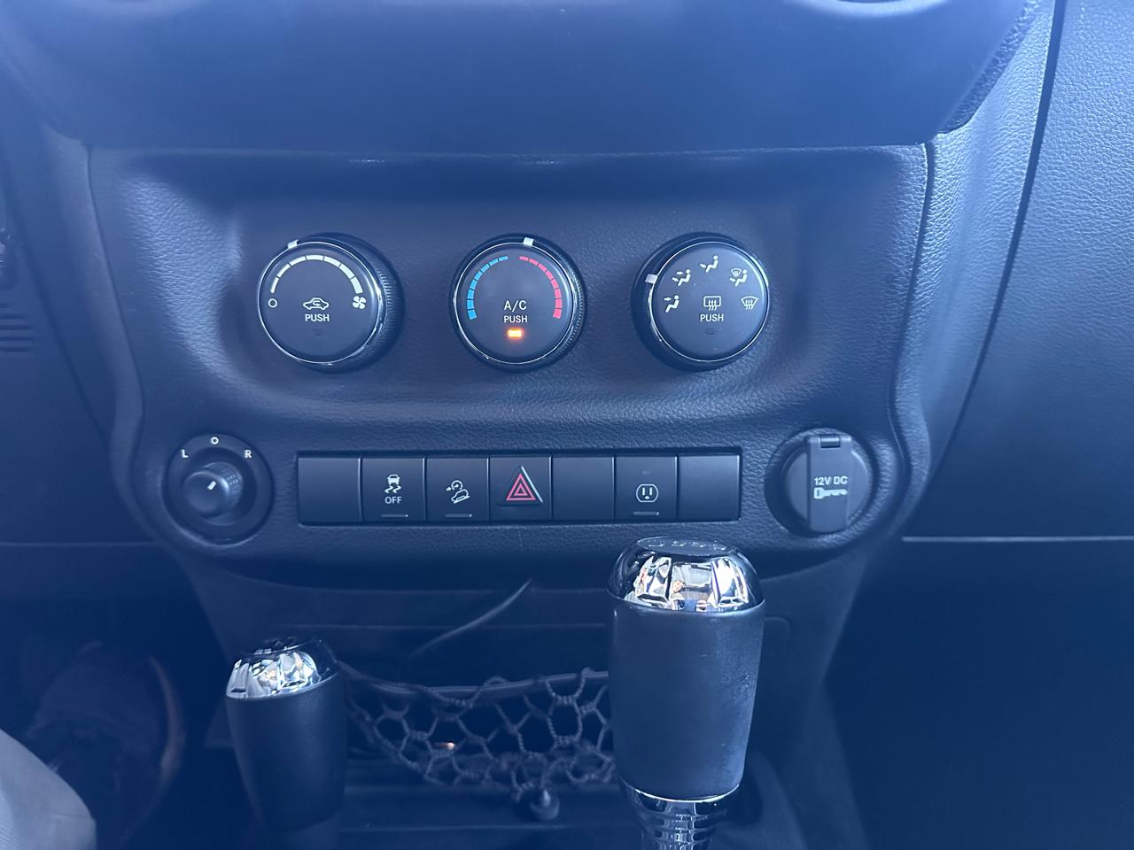 Jeep Wrangler Sahara 4WD 2013