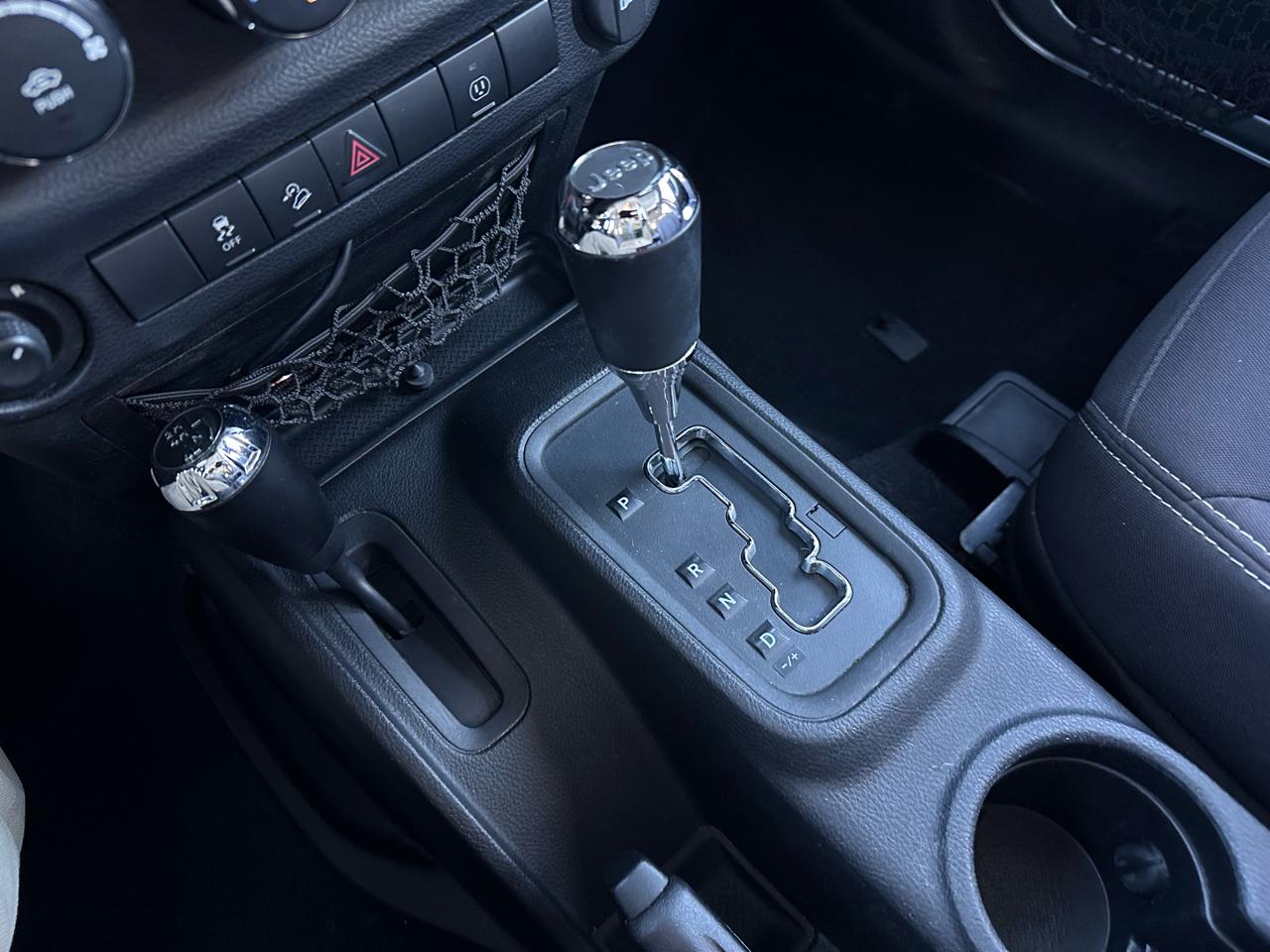 Jeep Wrangler Sahara 4WD 2013