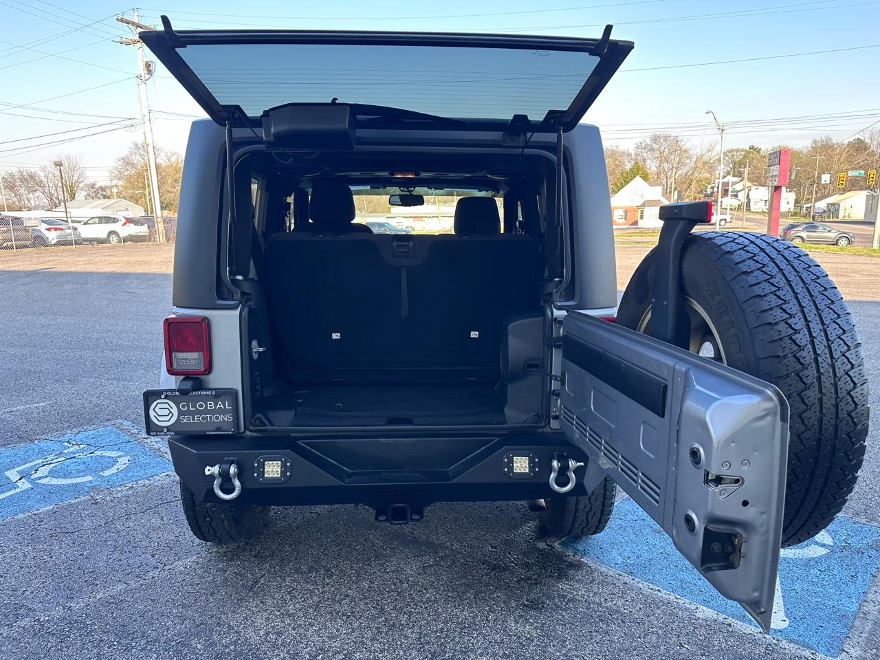 Jeep Wrangler Sahara 4WD 2013