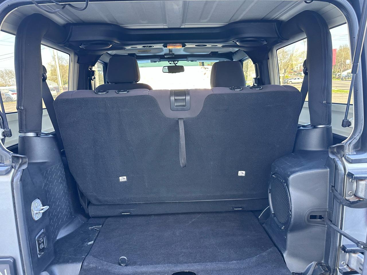 Jeep Wrangler Sahara 4WD 2013