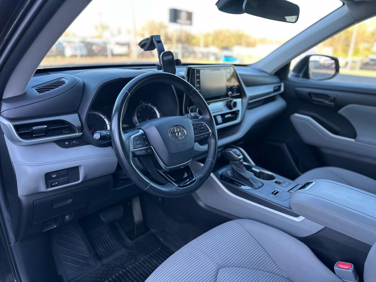 Toyota Highlander LE FWD V6 2020