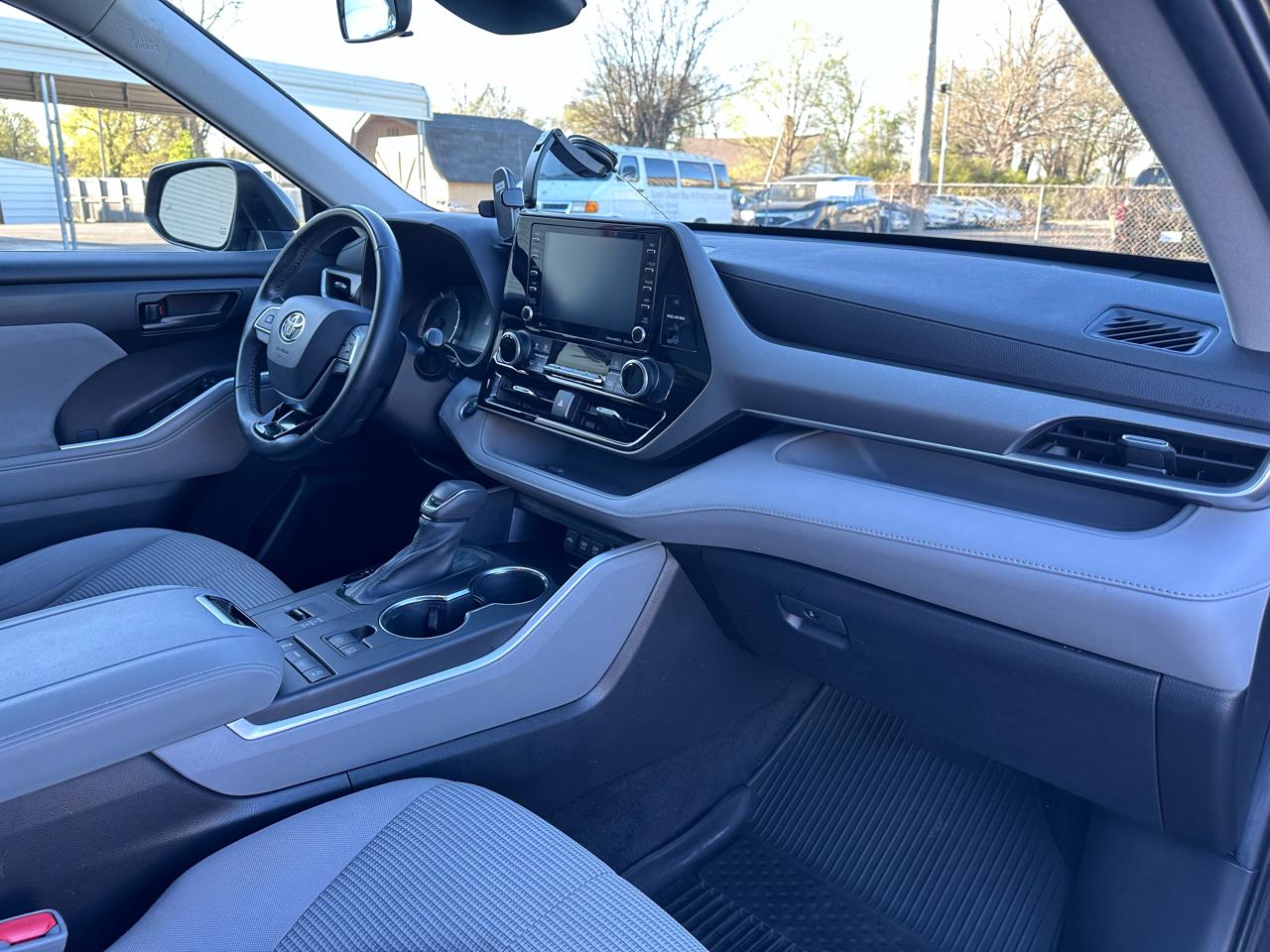 Toyota Highlander LE FWD V6 2020