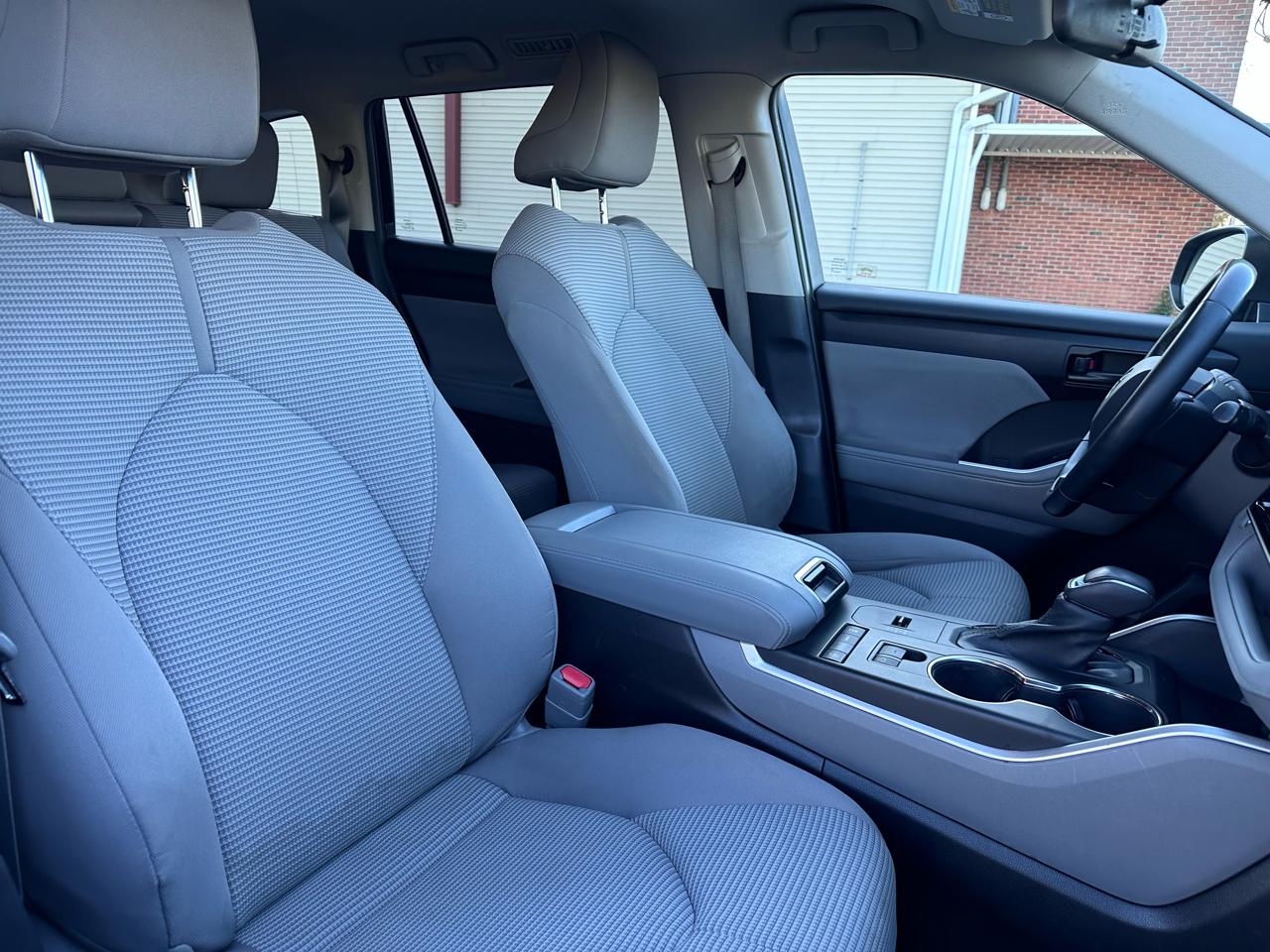 Toyota Highlander LE FWD V6 2020