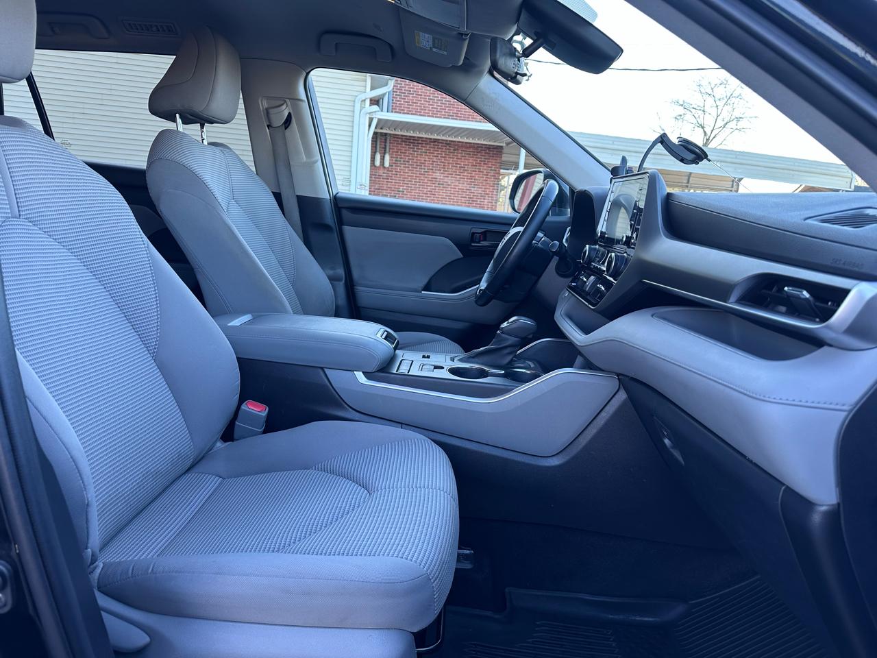 Toyota Highlander LE FWD V6 2020