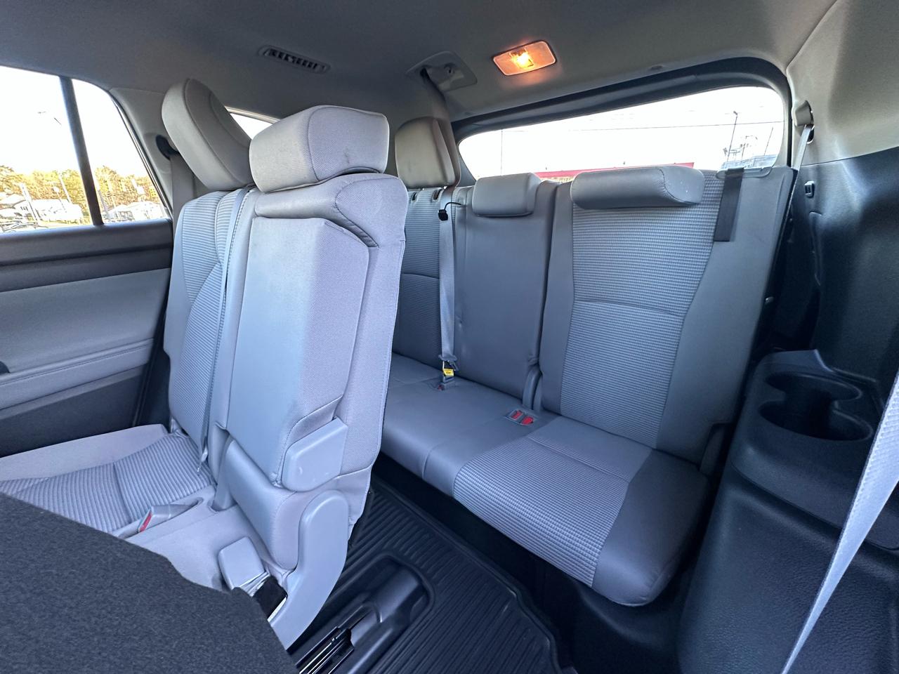 Toyota Highlander LE FWD V6 2020