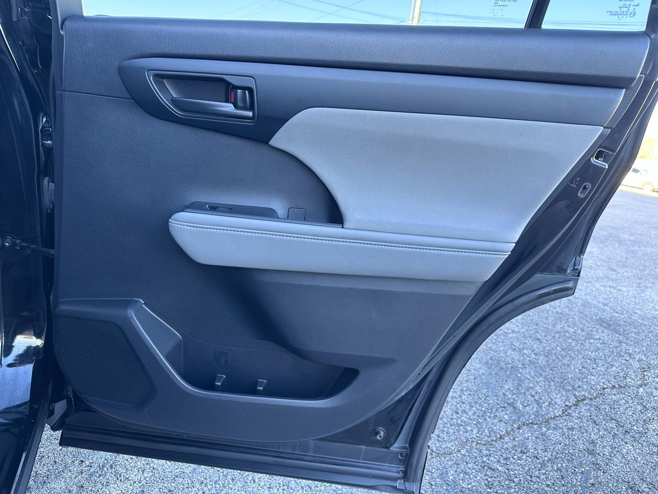 Toyota Highlander LE FWD V6 2020