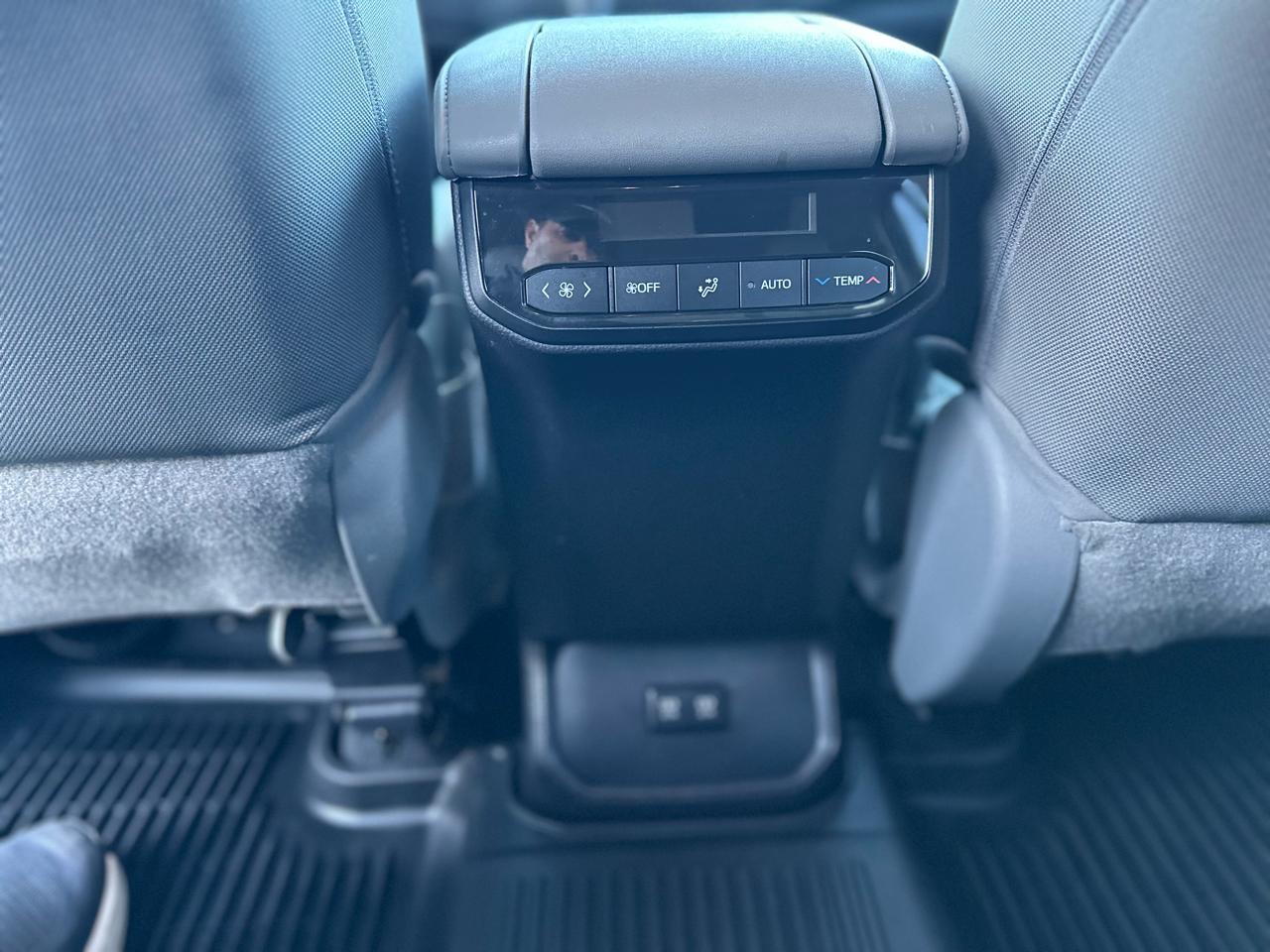 Toyota Highlander LE FWD V6 2020