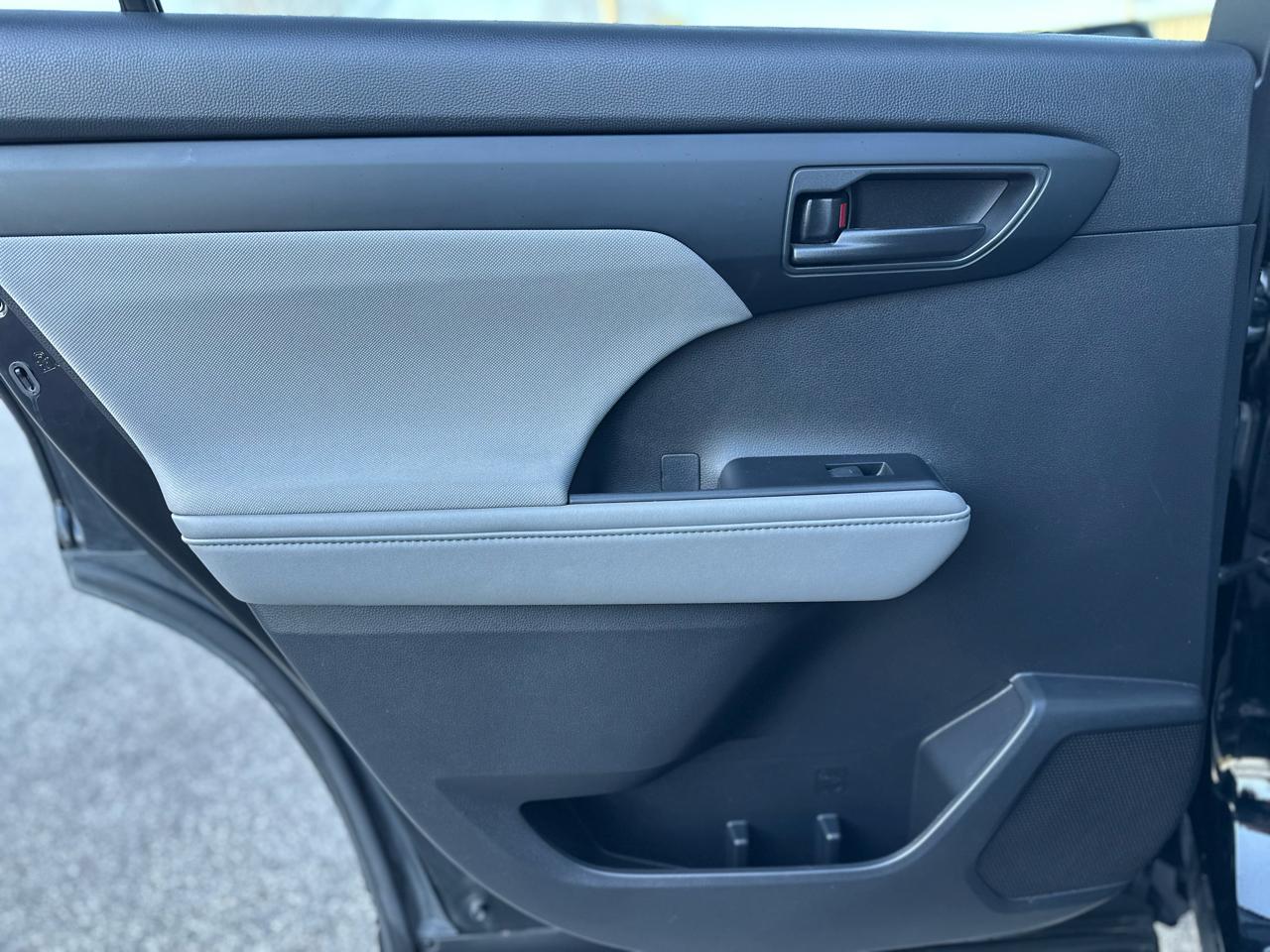 Toyota Highlander LE FWD V6 2020