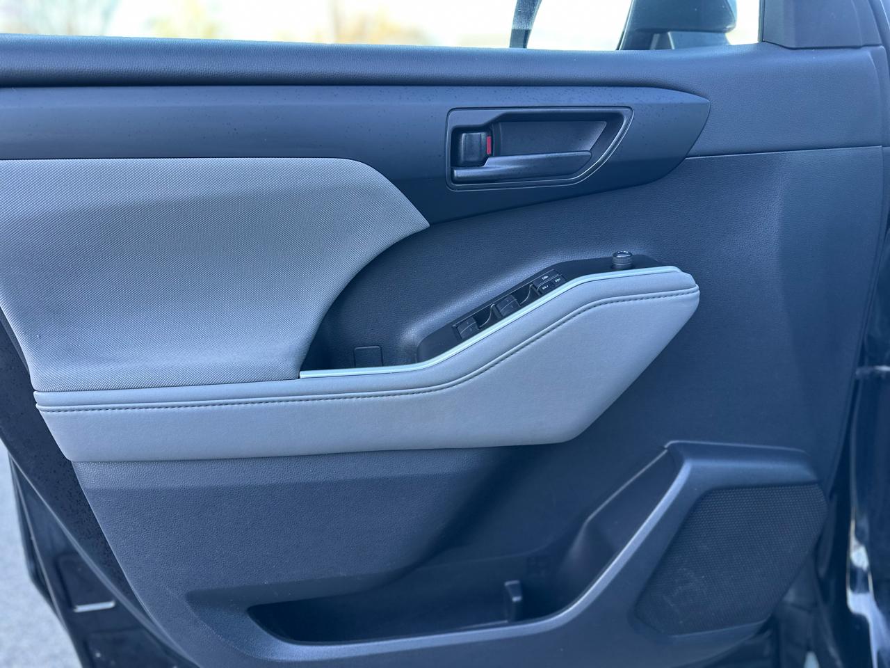 Toyota Highlander LE FWD V6 2020